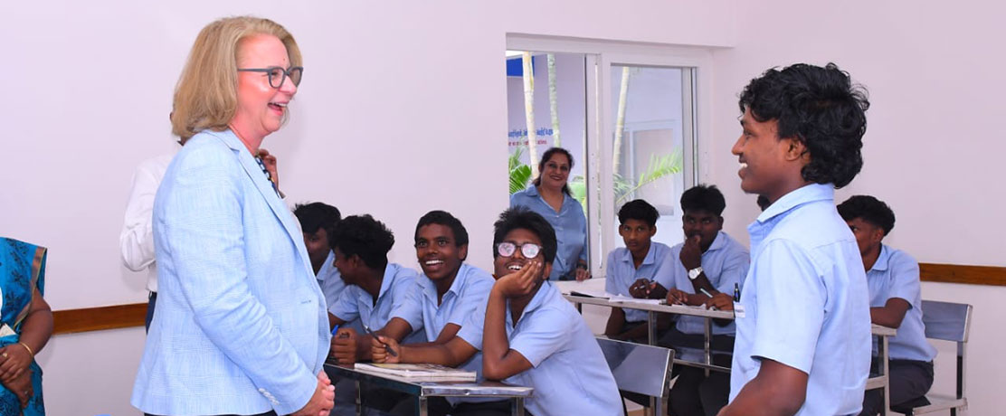 Esther Maria Loidl interacting with the students