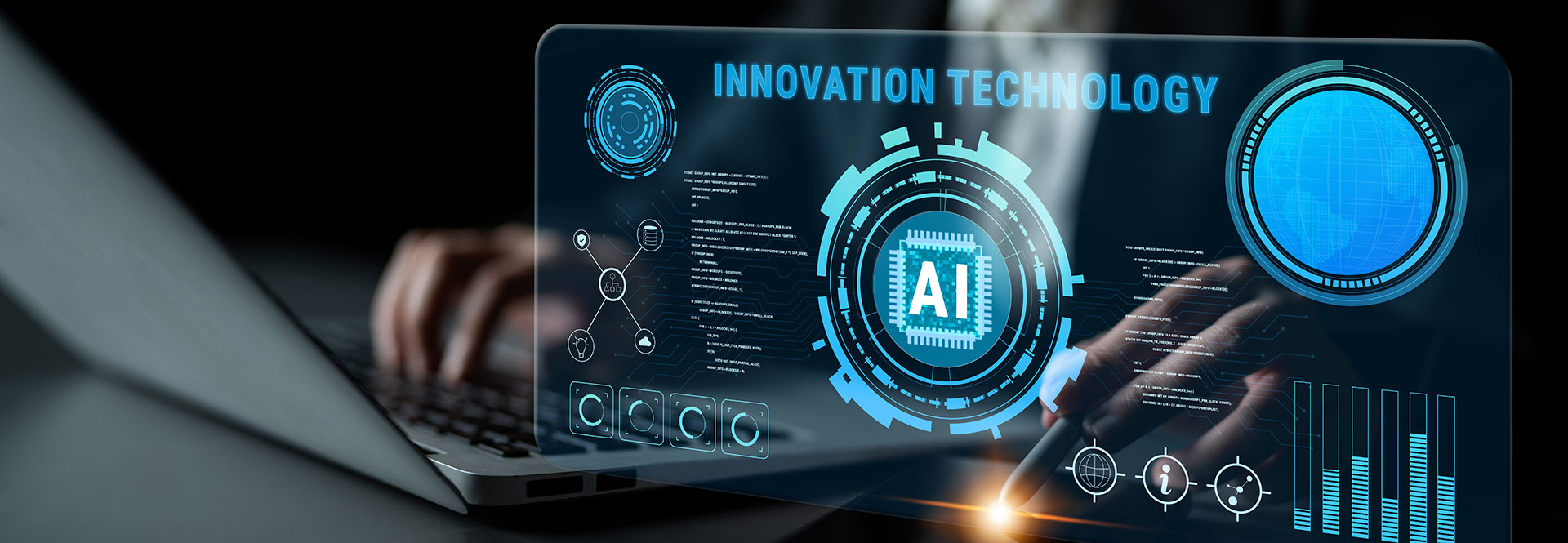 Detail of laptop and mouse pen. Above it is a virtual screen with diagrams and references to the integration of AI in development and processes.